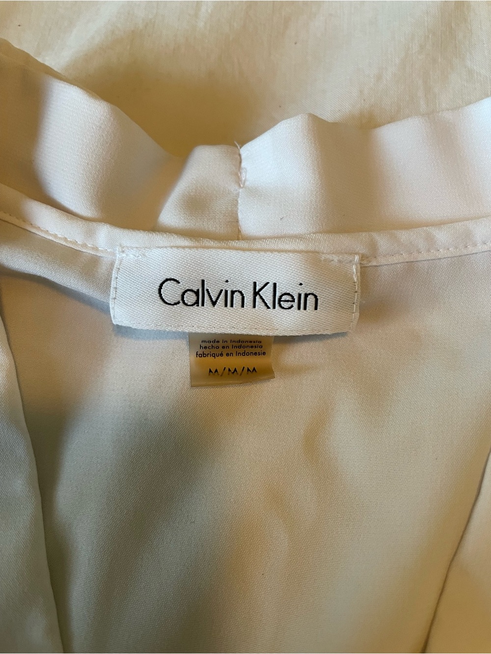 Calvin Klein Cream V-Neck Tulip SleeveBlouse Size Medium - Picture 3 of 3